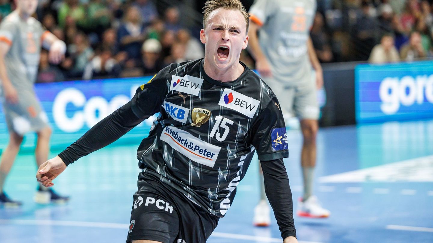 Füchse-Spielmacher Tobias Gröndahl freut sich auf das Duell mit seinem alten Rivalen. (Archivbild) Foto: Andreas Gora/dpa