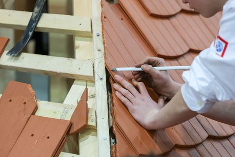 Die Grünen schlagen vor, jungen Menschen in Sachsen ein freiwilliges Jahr im Handwerk zu ermöglichen. (Symbolbild) Foto: Jan Woi