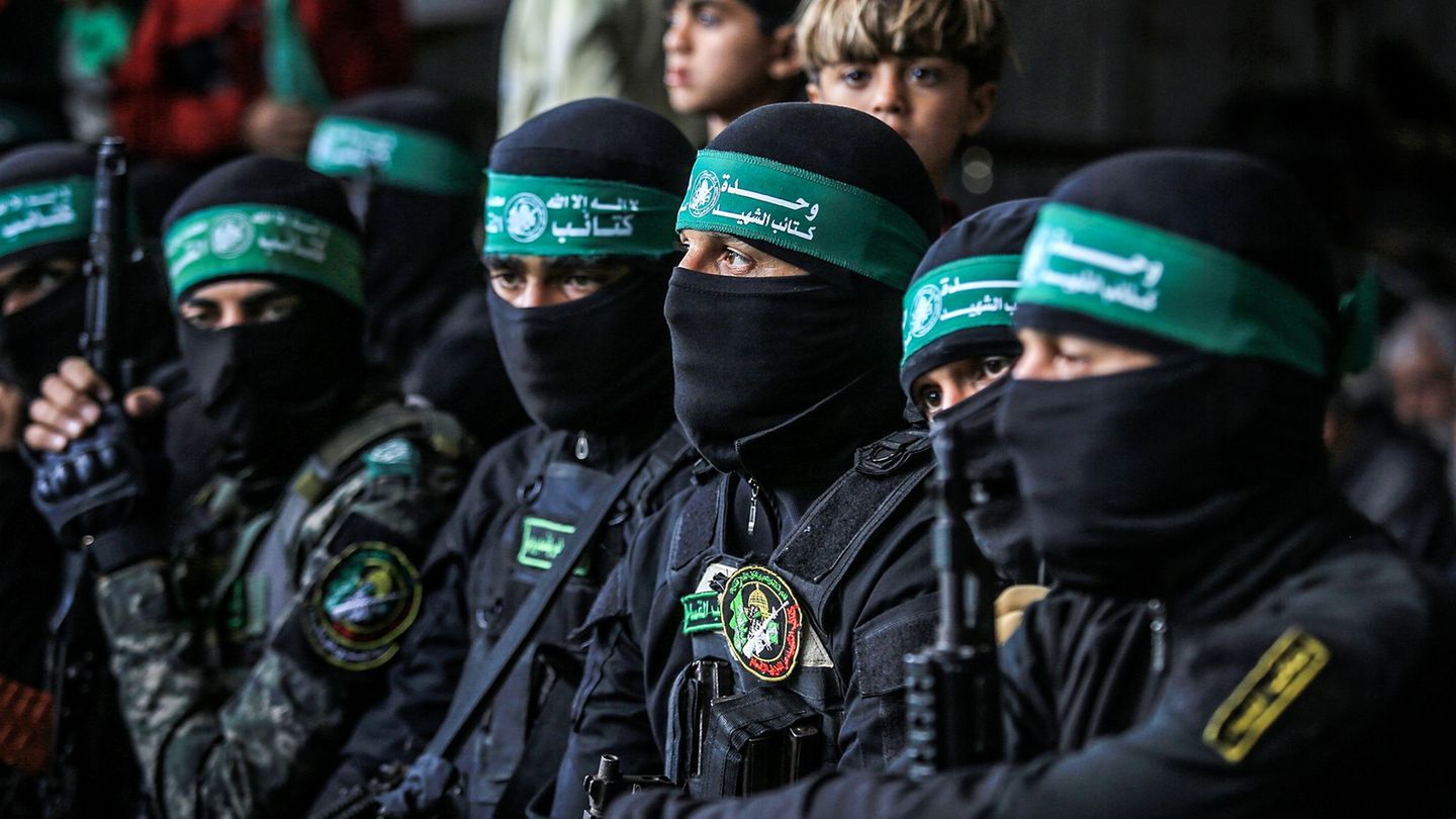 Die Hamas sieht sich der Waffenruhe mit Israel nach Freilassung der ersten Geiseln weiter verpflichtet. (Archivbild) Foto: Abed