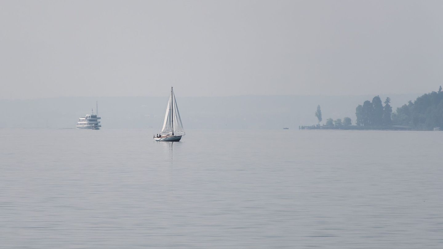 Bei dem Unfall am Samstag war eine Frau auf dem Segelboot aus Bayern gestorben. (Symbolbild) Foto: Silas Stein/dpa