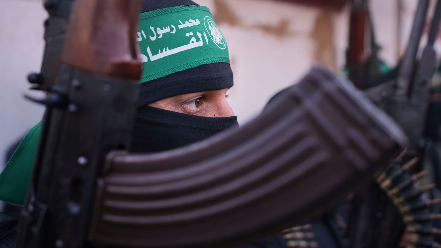 US-Präsident Trump hat eine erneute Bewaffnung der Hamas ins Spiel gebracht. (Archivbild) Foto: Abdel Kareem Hana/AP/dpa