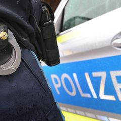 Die Beamten nahmen den 35-Jährigen in der Ingolstädter Altstadt fest. (Symbolbild) Foto: Karl-Josef Hildenbrand/dpa