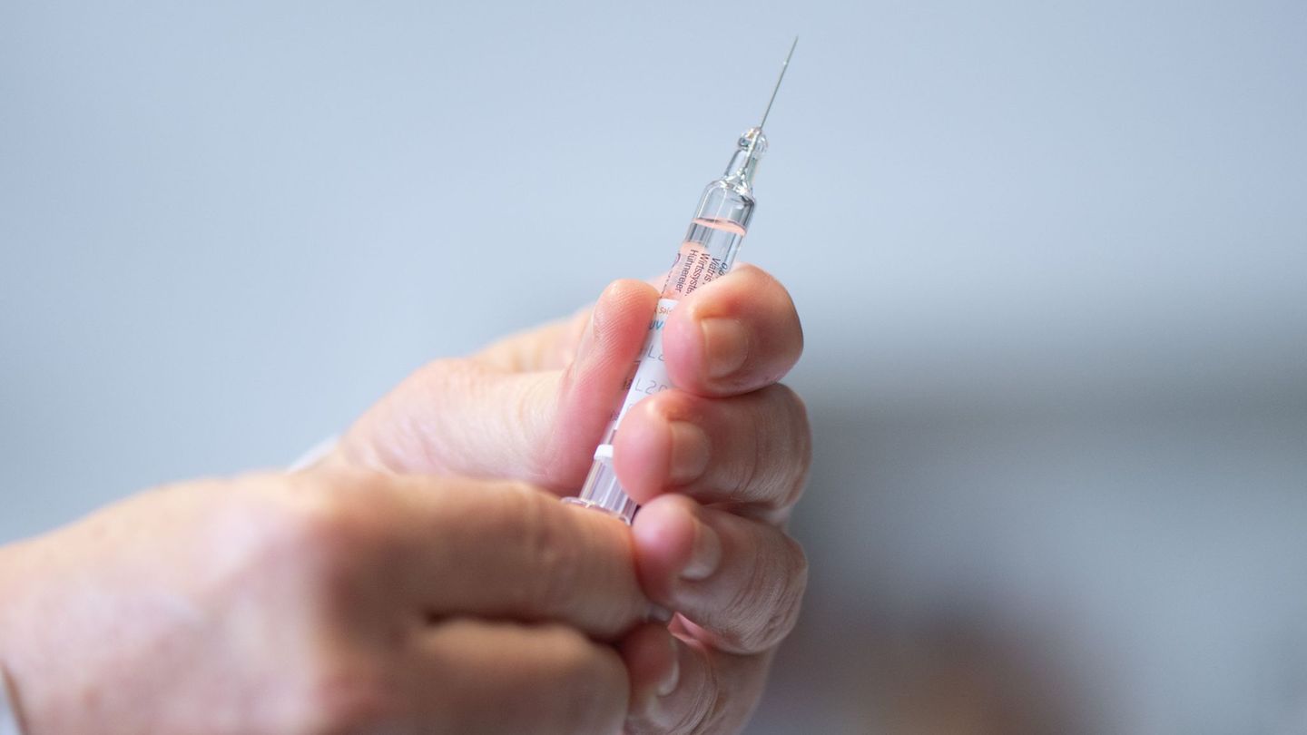 In der vergangenen Grippesaison ließen sich weniger Senioren und Seniorinnen gegen Grippe impfen. Dabei gehören Menschen über 60