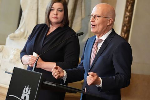 Hamburgs Bürgermeister Peter Tschentscher (SPD) und die Zweite Bürgermeisterin Katharina Fegebank (Grüne) haben die Menschen auf