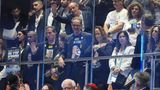 Angehörige einer Geisel hören sich die Rede von Donald Trump in der Knesset an, dem israelischen Parlament