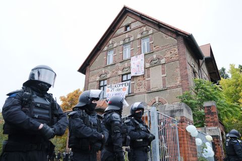 Die Polizei beendete die Besetzung am Sonntag. Foto: Sebastian Willnow/dpa