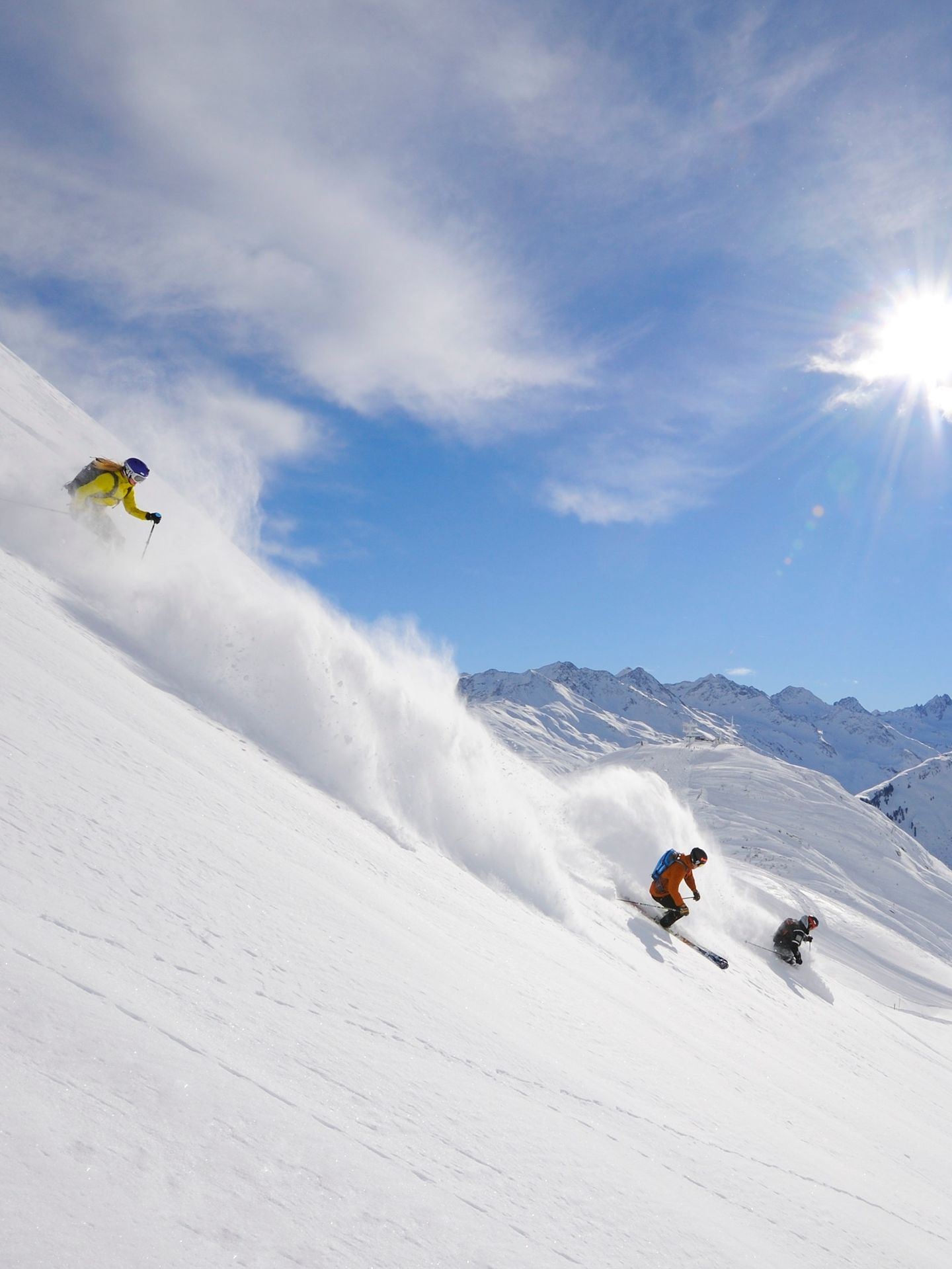 Blick auf eine Piste im Skigebiet Arlberg
