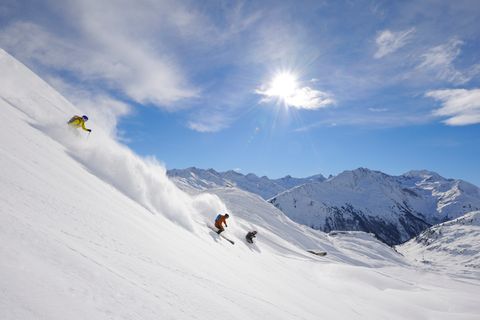 Blick auf eine Piste im Skigebiet Arlberg