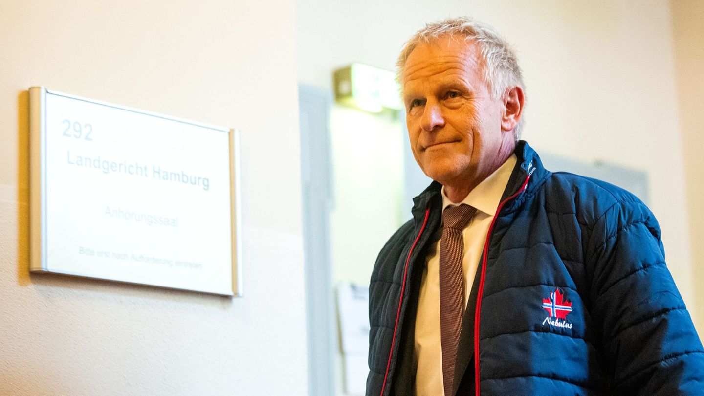 Hafenchef Meier sagte im Prozess zu Kontakten aus, die er vermittelte. Foto: Daniel Bockwoldt/dpa