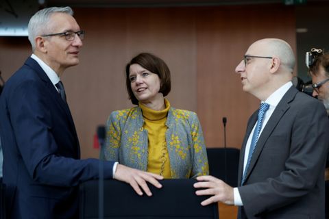 Jäger, Rosenberg, Selen (v.l.)