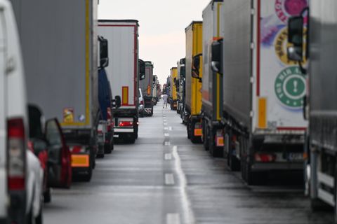 Ursache für den Brand auf der A4 war laut Polizei ein technischer Defekt. (Symbolbild) Foto: Robert Michael/dpa