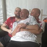 Ex-Geisel Eitan Horn wiedervereint mit seinem Bruder Amos, sowie Iair, der ebenfalls in Hamas-Geiselhaft war