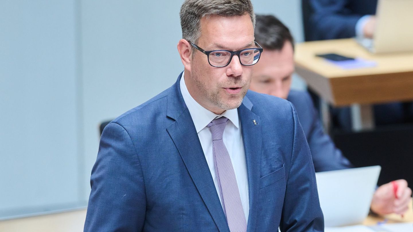Der Senat hält das Phänomen junger und internetaffiner Rechtsextremisten nicht für vorübergehend. Foto: Annette Riedl/dpa