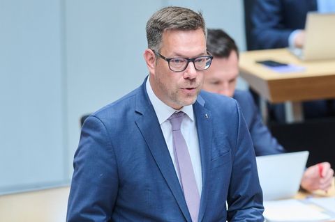 Der Senat hält das Phänomen junger und internetaffiner Rechtsextremisten nicht für vorübergehend. Foto: Annette Riedl/dpa