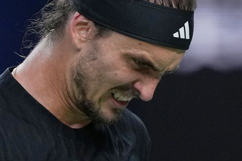 Alexander Zverev hinkt seiner Topform weit hinterher. Foto: Andy Wong/AP/dpa