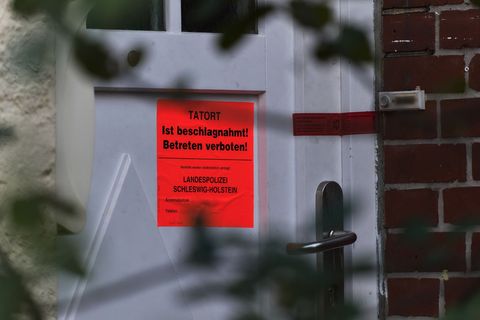 Die Staatsanwaltschaft ermittelt nicht nur gegen die Eltern des toten Säuglings. Auch gegen einen Mitarbeiter des Jugendamts und
