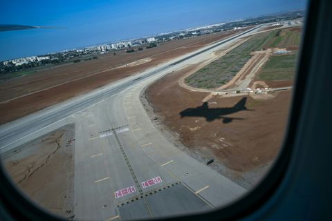Schatten von Trumps Flugzeug bei der Landung in Scharm el-Scheich