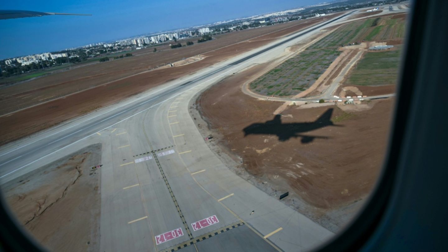 Schatten von Trumps Flugzeug bei der Landung in Scharm el-Scheich