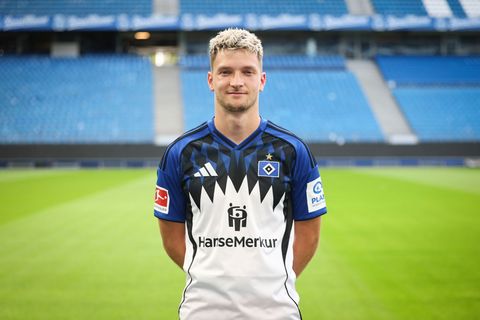 Noah Katterbach darf wieder bei den HSV-Profis ran. (Archivbild) Foto: Christian Charisius/dpa