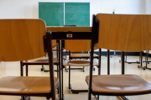 Ab 2027 sollen angehende Lehrkräfte in Sachsen-Anhalt schon im Studium mehr Praxiserfahrung an Partnerschulen sammeln. (Symbolbi