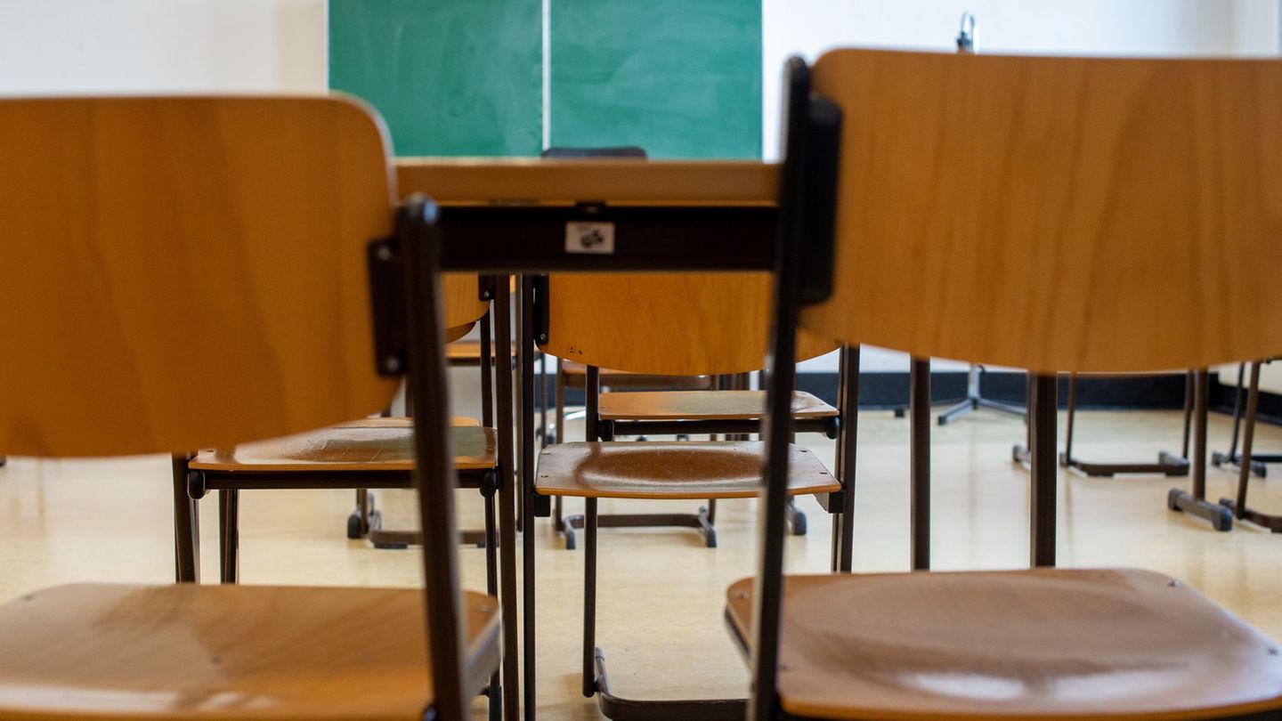 Ab 2027 sollen angehende Lehrkräfte in Sachsen-Anhalt schon im Studium mehr Praxiserfahrung an Partnerschulen sammeln. (Symbolbi