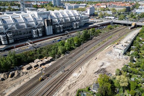 Die Bauarbeiten an der neuen Ringbahnbrücke starten am 20. Oktober. (Archivbild) Foto: Hannes P Albert/dpa