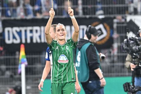 Werder-Spielerin Medina Desic hat sich öffentlich für diese Plakataktion nach dem Derby gegen den HSV entschuldigt. Foto: Carmen