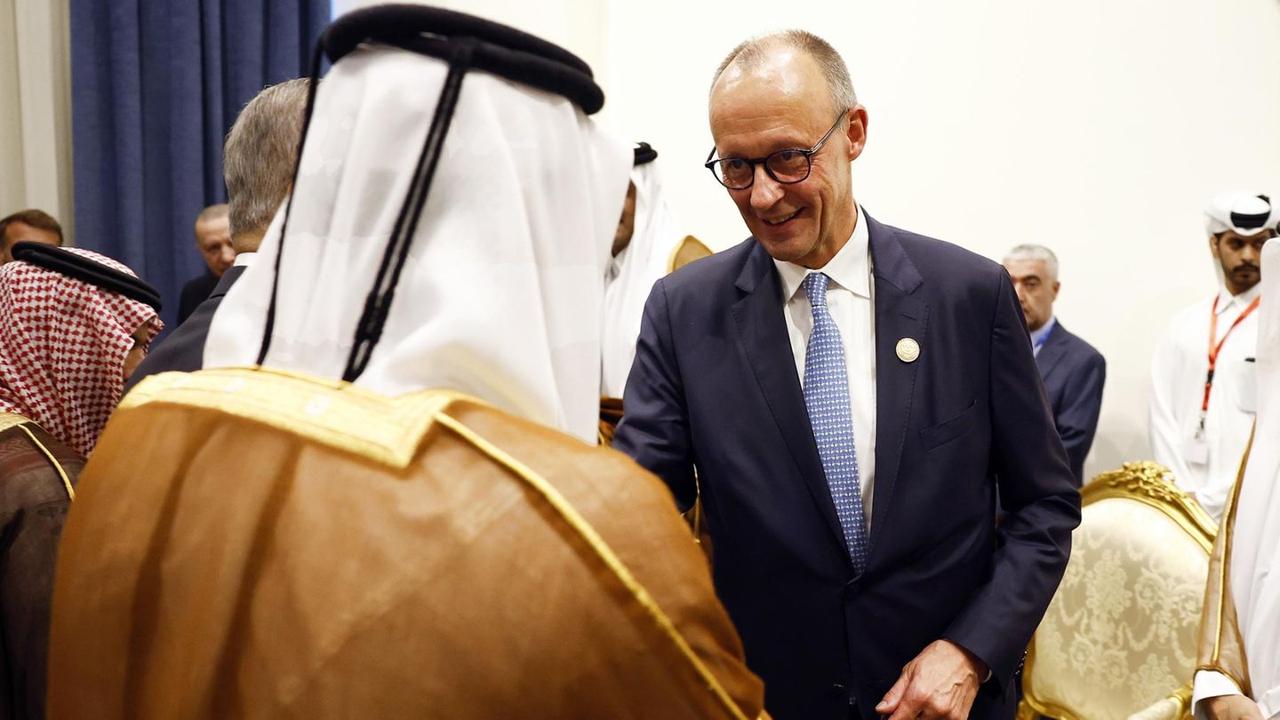 Friedensvertrag für Gaza: Trump ließ auf sich warten, aber Merz nutzte die Zeit in der "Leaders Lounge"