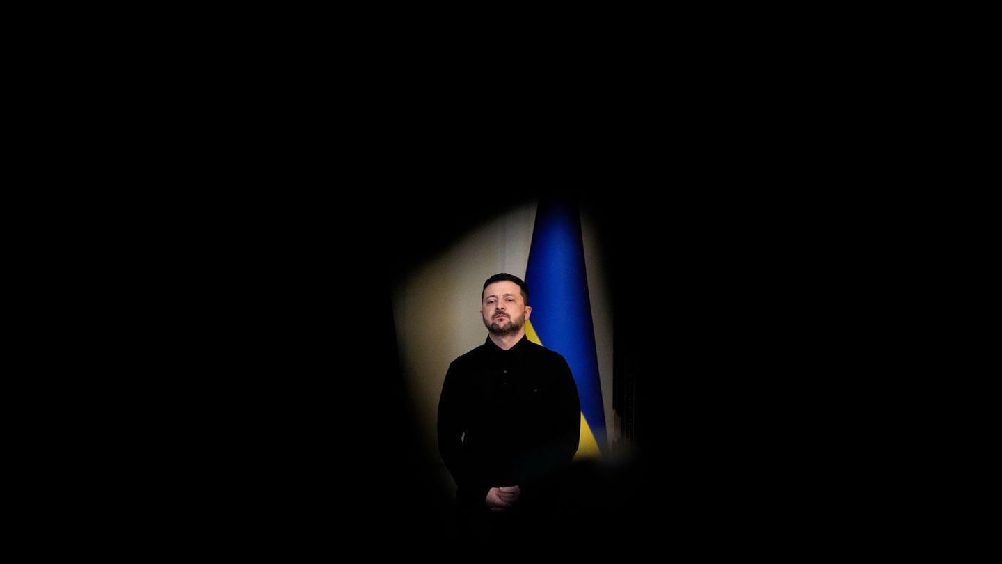 Volodymyr Zelenskyj travels to Washington on Friday
