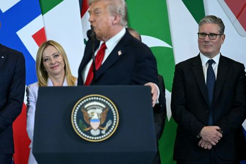 Meloni (l.) bei Trumps Rede in Scharm el-Scheich