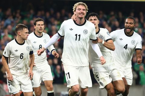 Mit der Schulter zu seinem ersten Länderspiel-Tor: Nick Woltemade. Foto: Peter Morrison/AP/dpa