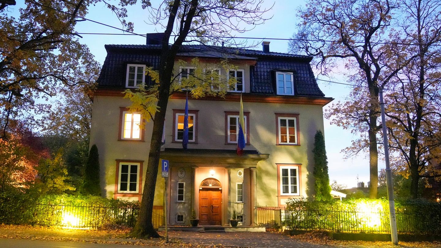 Venezuela closes embassy in Oslo after Nobel Peace Prize award