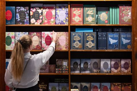 Neuerscheinungen entdecken, bei Lesungen und Diskussionen zuhören, Bücher signieren lassen: die Buchmesse ist vielfältig. (Archi
