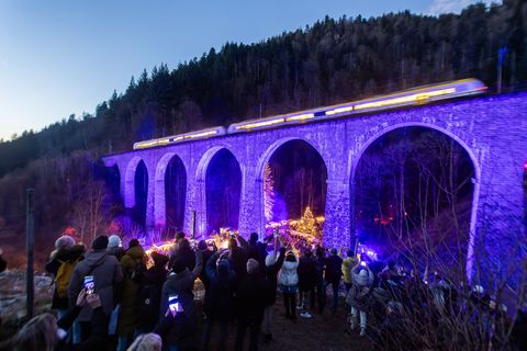Standardtickets für den Weihnachtsmarkt in der Ravennaschlucht werden teurer. (Archivbild) Foto: Philipp von Ditfurth/dpa