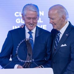 Beim Thema Donald Trump vergeht den beiden ehemaligen US-Präsidenten Bill Clinton und Joe Biden eigentlich das Lachen