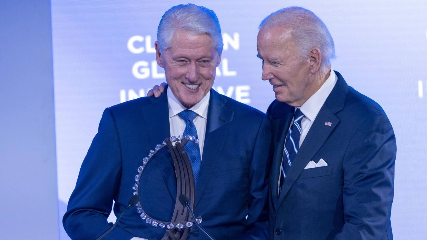 Biden and Clinton praise Trump for ceasefire in Gaza