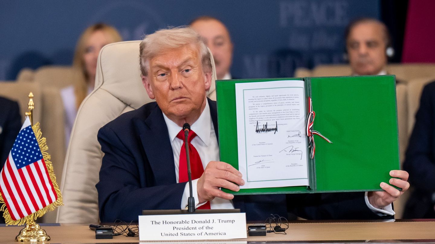 Trump feiert die Einigung als historisch - aber wie tragfähig ist sie wirklich? Foto: Michael Kappeler/dpa