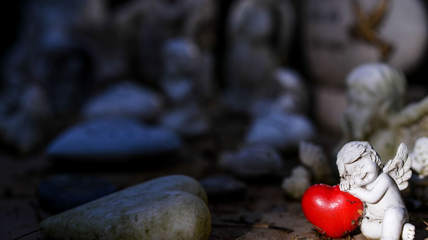 Die Einrichtung von "Sternenkinder"-Gräbern geht oft auf Initiativen betroffener Eltern oder von Geburtskliniken aus. (Symbolfot