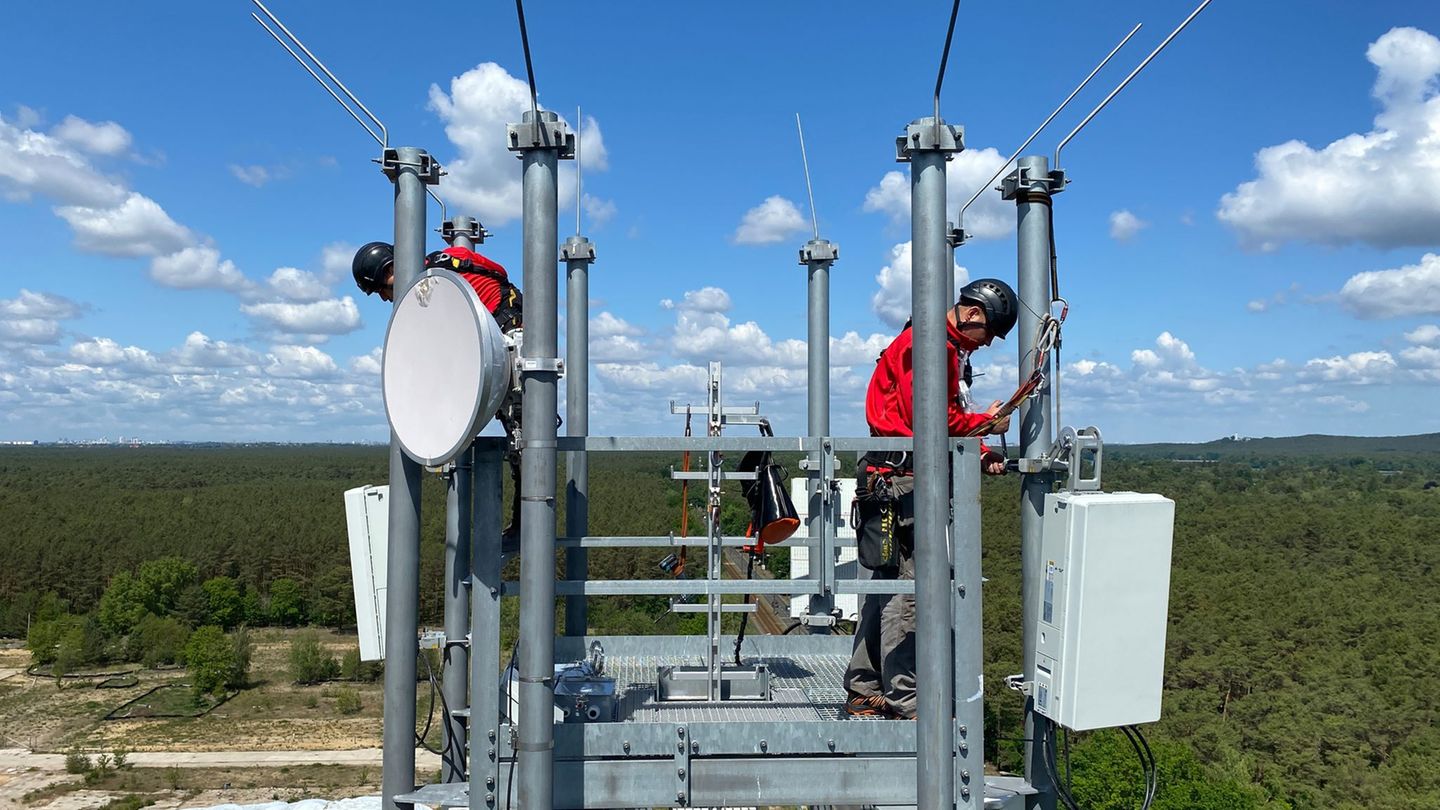 Vodafone will 5G-Antennentechnik von Huawei durch OpenRAN ersetzen. Foto: Christoph Dernbach/dpa