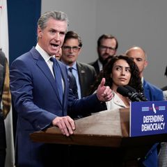 Kaliforniens Gouverneur Gavin Newsom erhöht den Druck auf die Anbieter Künstlicher Intelligenz und das Weiße Haus