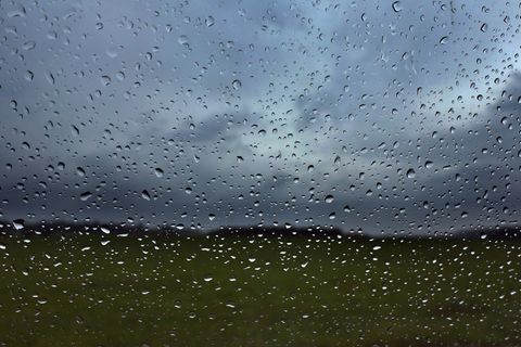 Das Wetter in Hessen bleibt grau und feucht bei milden Temperaturen. (Symbolbild) Foto: Karl-Josef Hildenbrand/dpa