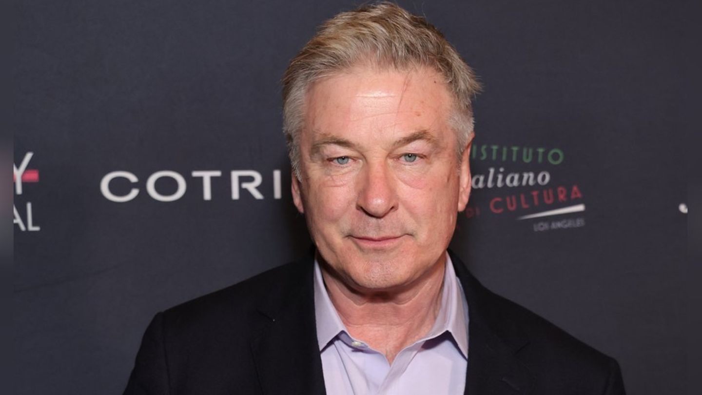 Alec Baldwin: Actor involved in car accident Alec Baldwin: Actor involved in car accident