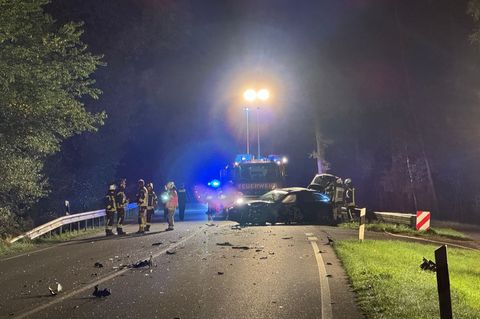 Bei einem Zusammenstoß zweier Autos stirbt ein 64 Jahre alter Fahrer. Foto: Matthias Brüning/dpa