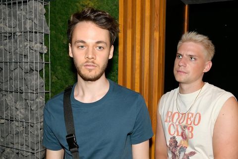 "GZSZ": Moritz (r.) nimmt Robins (l.) Entschuldigung an.