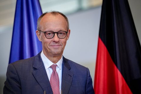 Bundeskanzler Friedrich Merz (CDU) kommt am 28. Oktober nach Sachsen. (Archivbild) Foto: Kay Nietfeld/dpa
