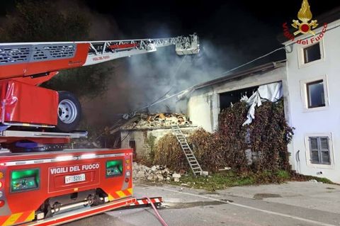 Bei der Explosion wurden drei Polizisten getötet. Foto: --/Italienische Feuerwehr/dpa