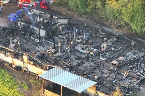 Das Feuer wurde in der Nacht zum Dienstag gegen 2.00 Uhr gemeldet. Foto: Sascha Thelen/dpa