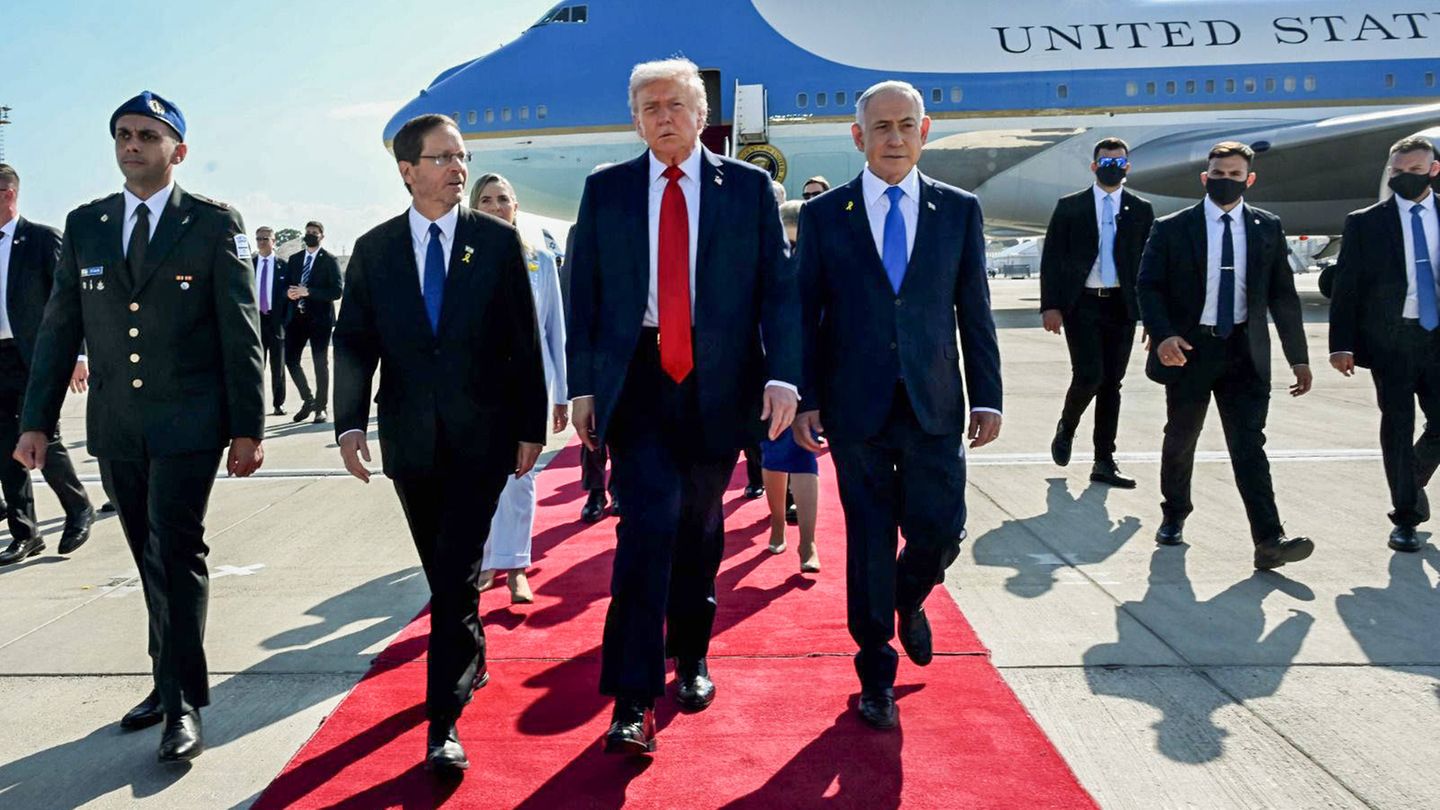 Donald Trump wurde am Montag unter höchsten militärischen Ehren in Israel empfangen