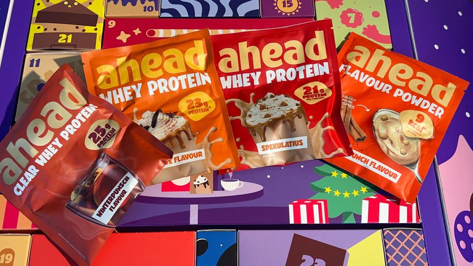 Drei Sorten Whey-Protein befinden sich im Ahead-Adventskalender. Drei Sorten Whey-Protein befinden sich im Ahead-Adventskalender.