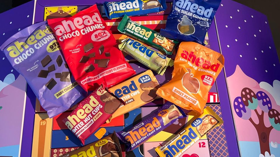Die zuckerfreien Schokoriegel und Weingummi im Ahead-Adventskalender Die zuckerfreien Schokoriegel und Weingummi im Ahead-Adventskalender